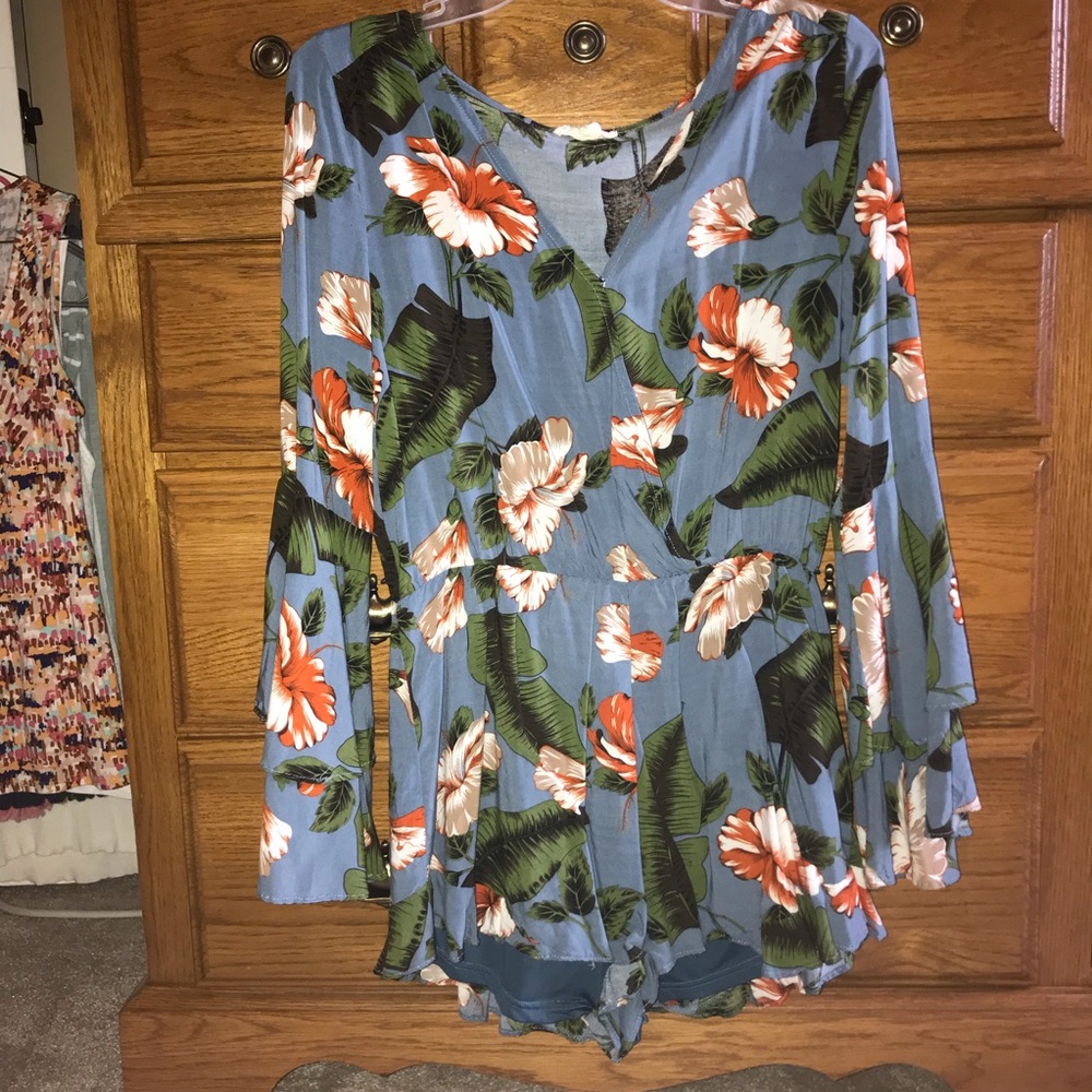 HP🎉 NWOT 🌺 Floral Boutique Romper- size M - Picture 3 of 7